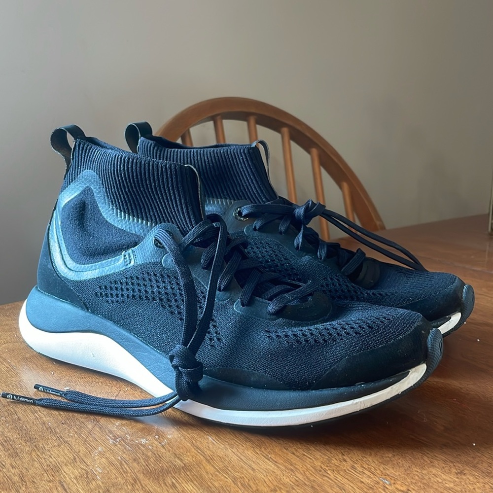Lululemon Chargefeel Miss Black Size 8